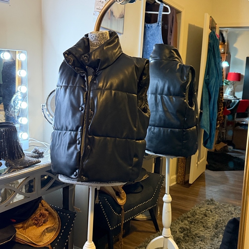 Black ZARA Puffer Vest